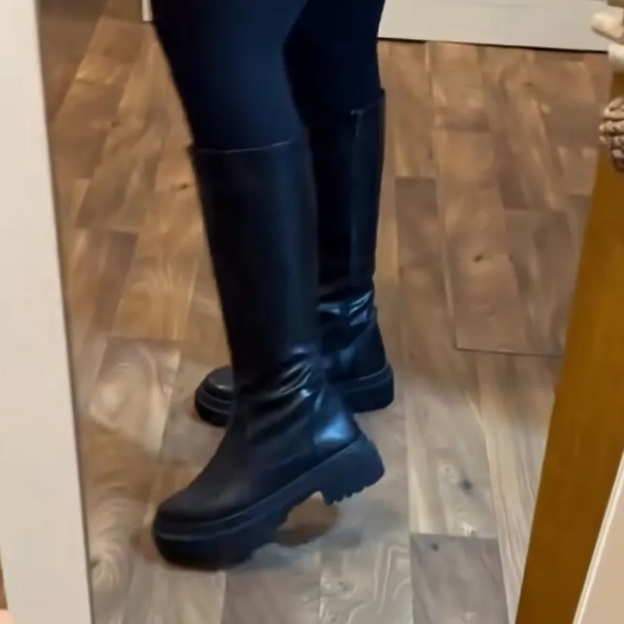 بوت نیم ساق