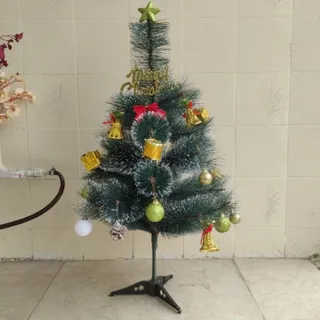 درخت کریسمس با تزیینات