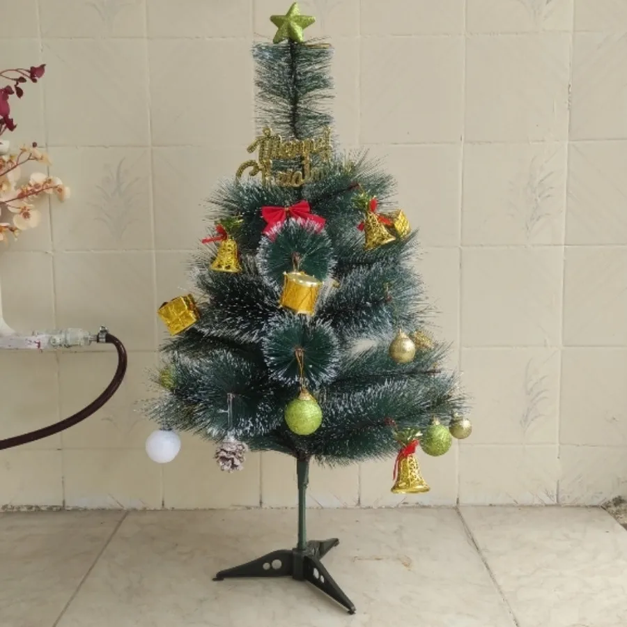 درخت کریسمس با تزیینات