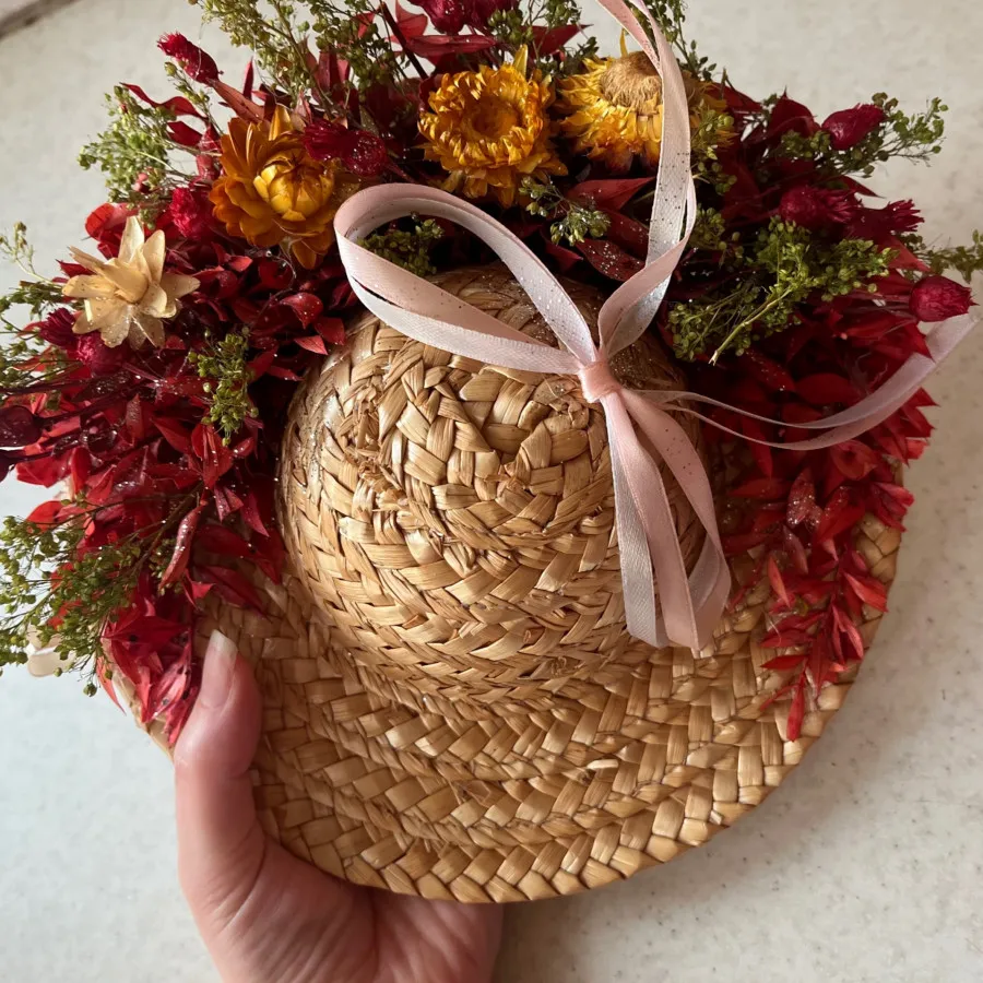 آویز در دیوار کوب