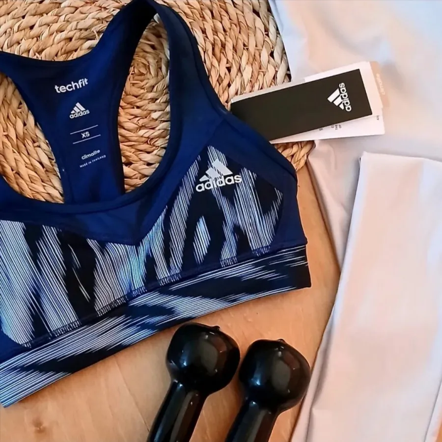 کراپ ورزشی آدیداس