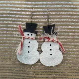 گوشواره آدم برفی چرم