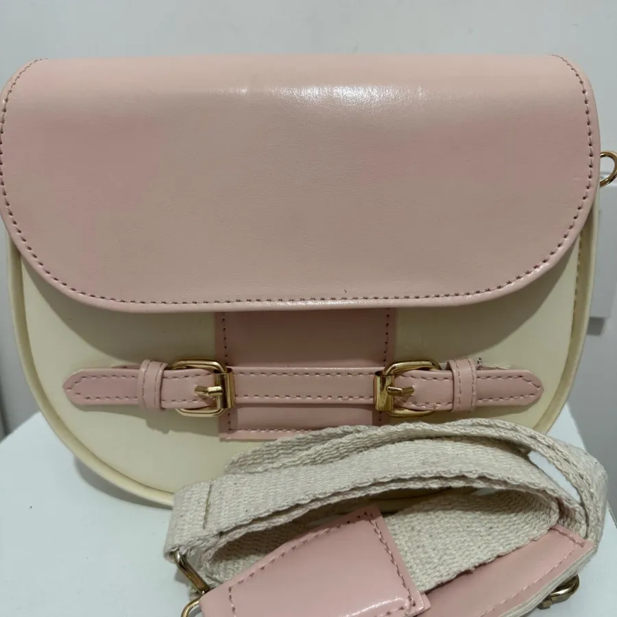 کیف کرم صورتی