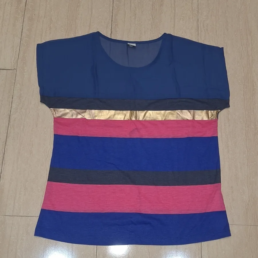 تی شرت آبی راه راه