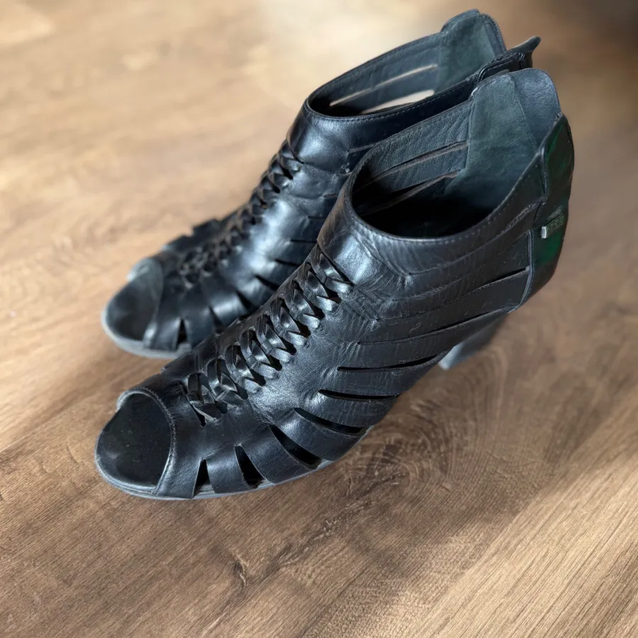 صندل پاشنه دار