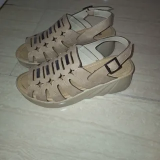 صندل کرم رنگ