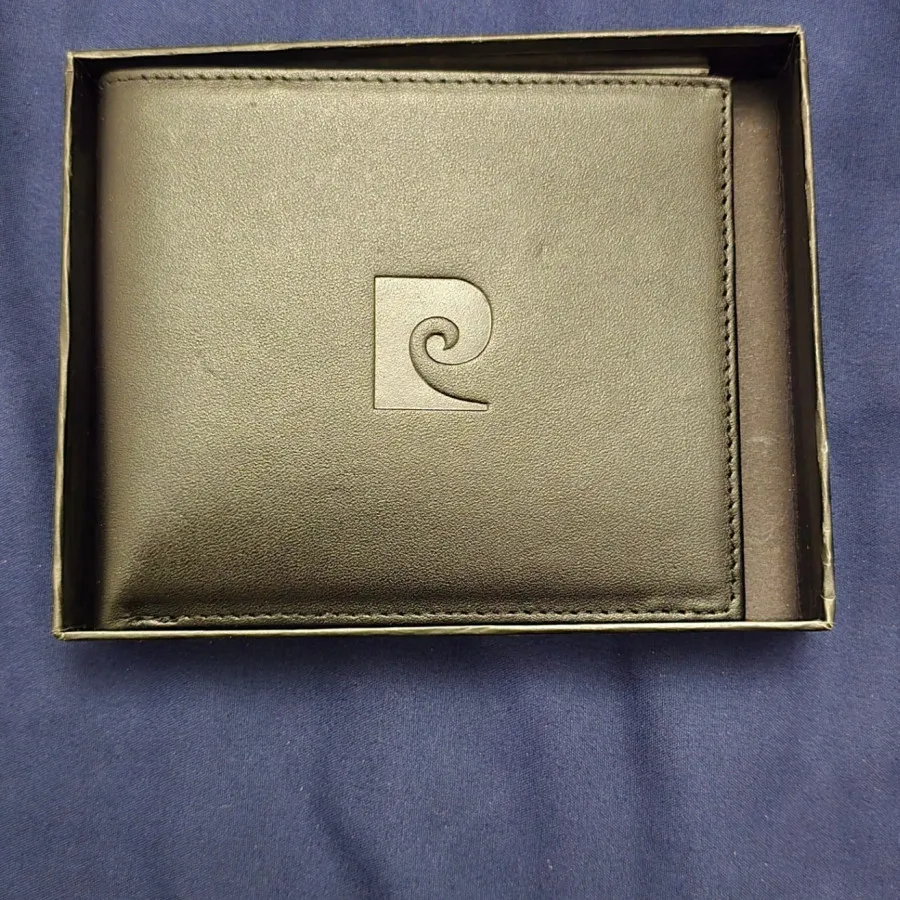 کیف پول پیرکاردین