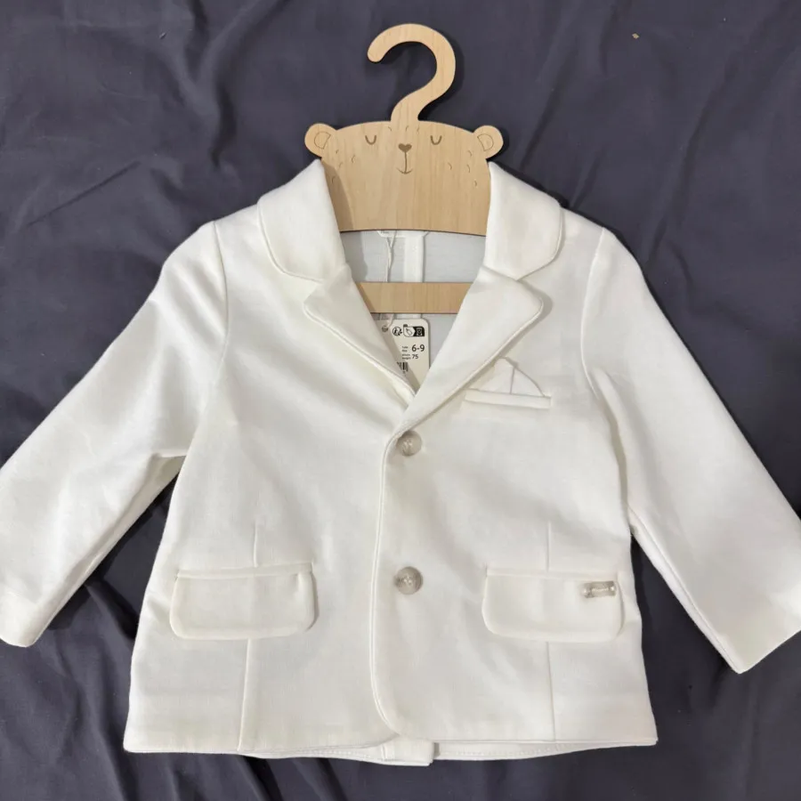 کت سفید نوزادی