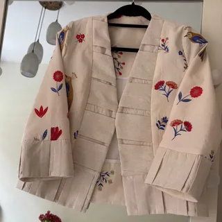 کت کرم گلدار پلیسه