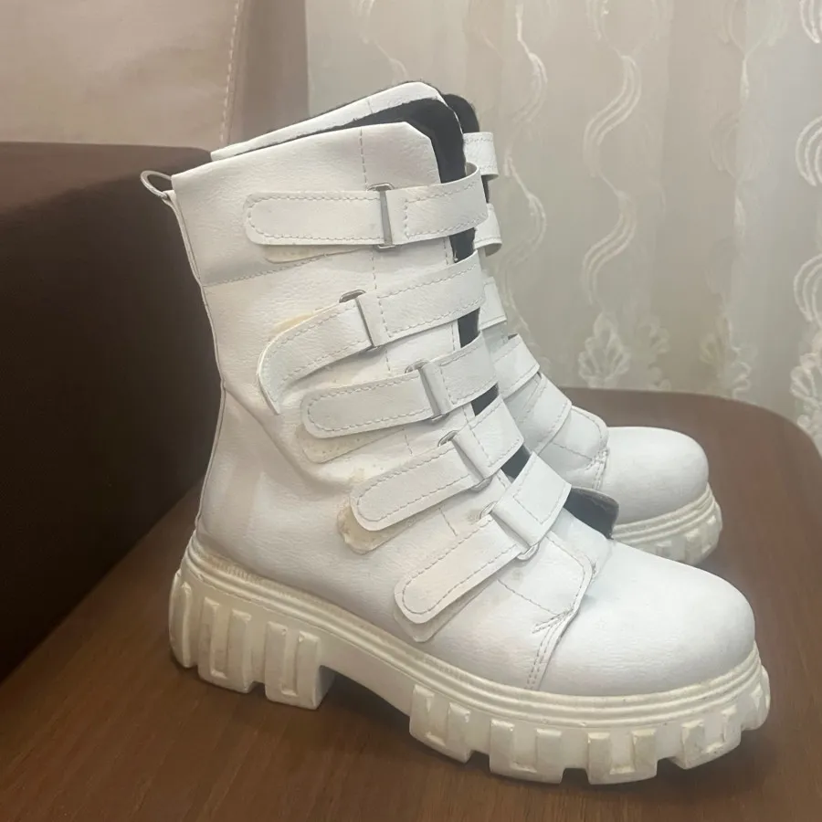 بوت سفید خوشگل