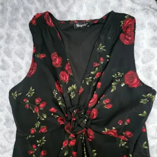 پیراهن گل سرخ