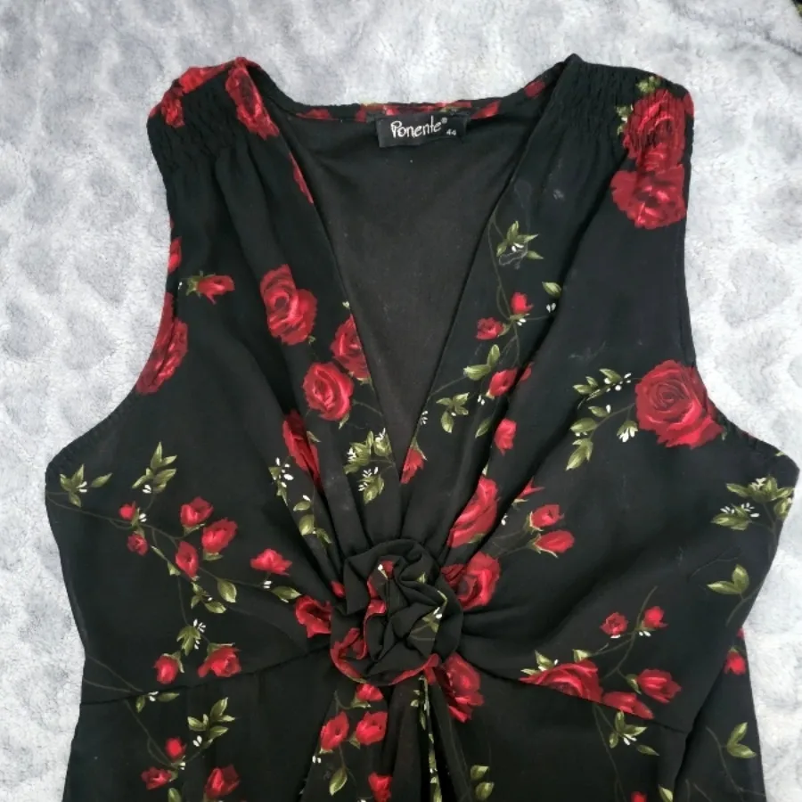 پیراهن گل سرخ