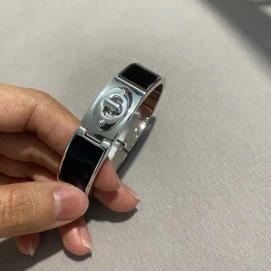 دستبند امریکایی