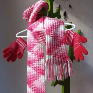 کلاه و شالگردن بچگانه