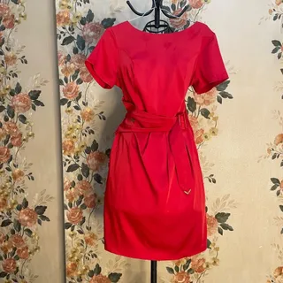 پیراهن قرمز