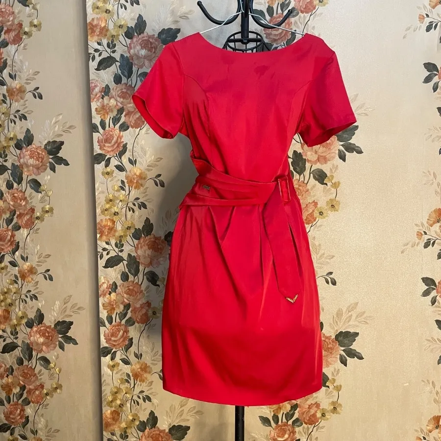 پیراهن قرمز