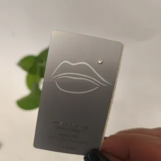 پرسینگ لب نقره