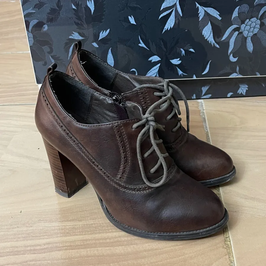 کفش چرم زنانه