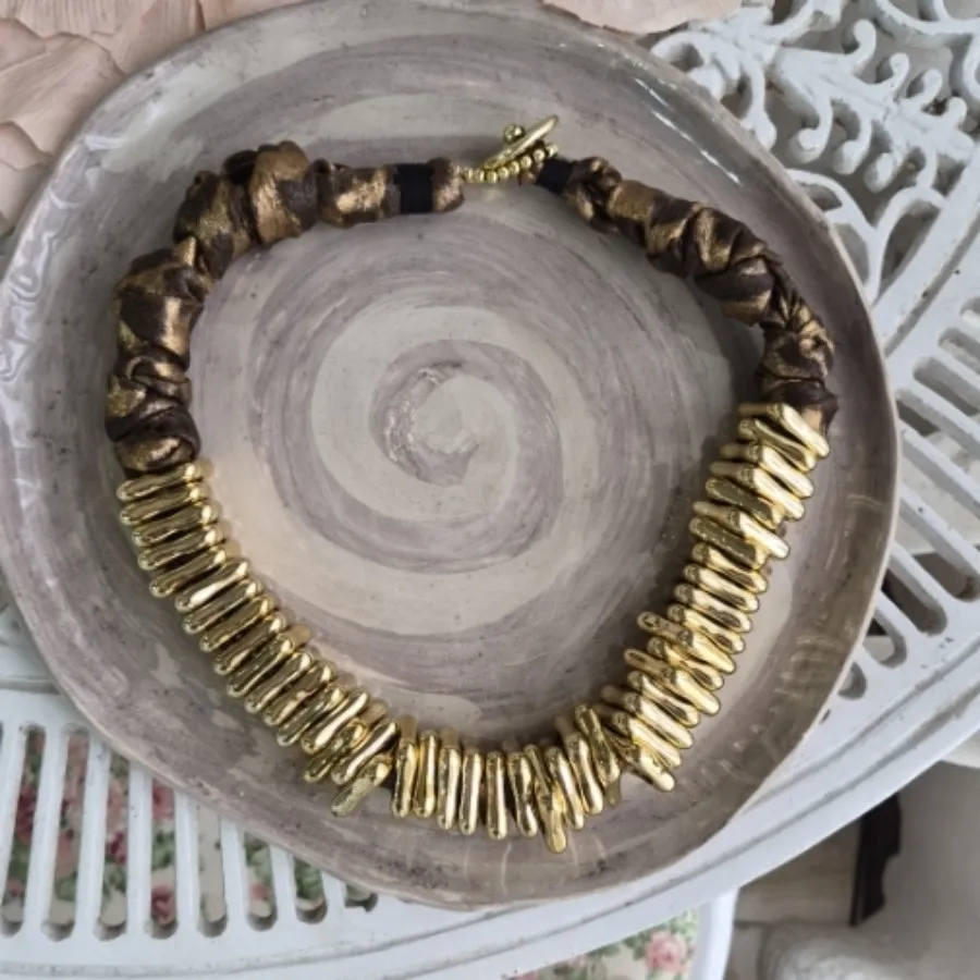 ست گردنبند و دستبند