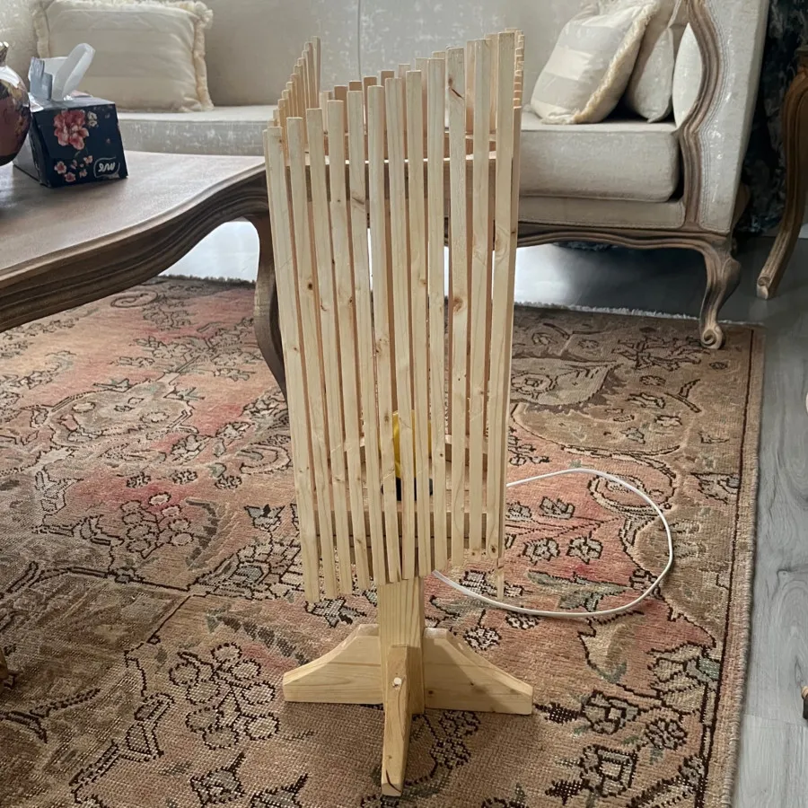 اباژور ایستاده