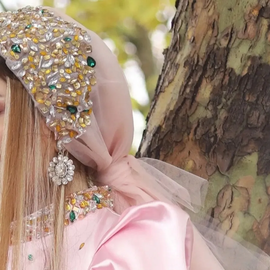 توربان سنگ دوزی و لباس مج