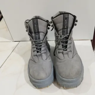 نیم بوت درحد نو