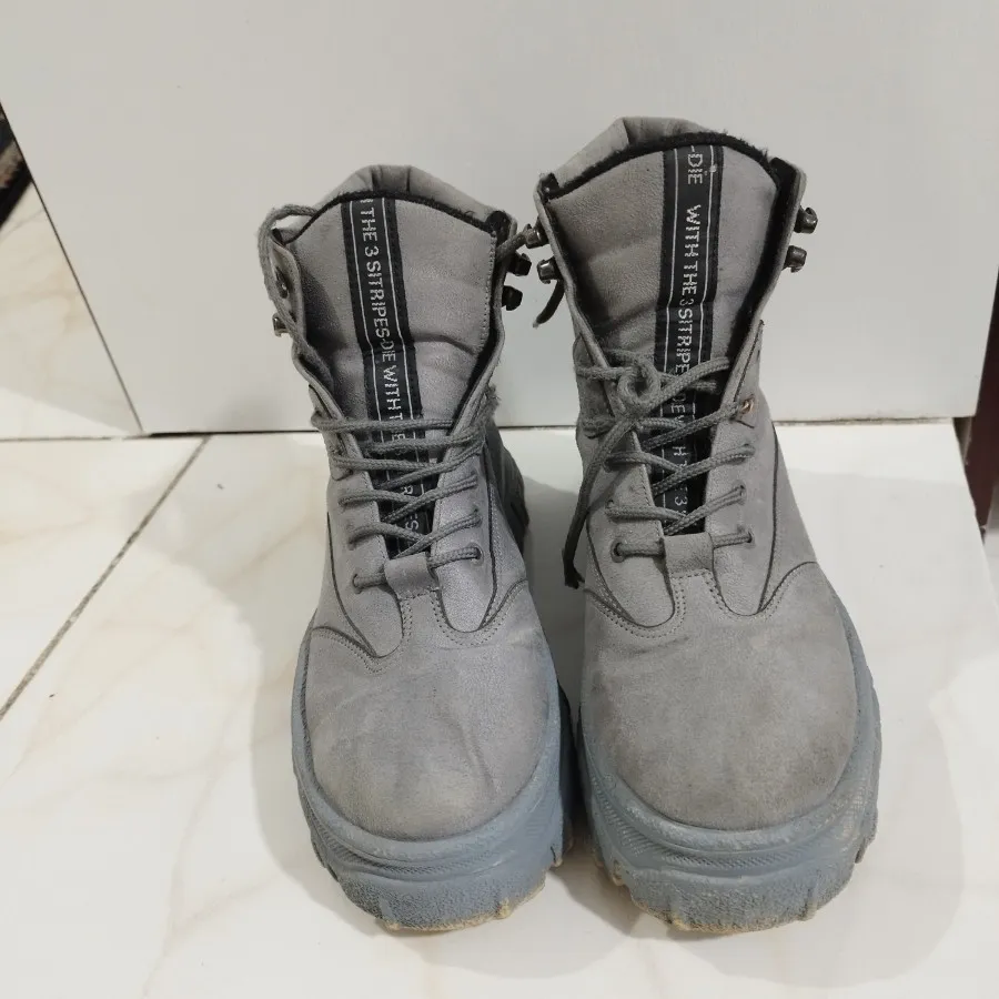 نیم بوت درحد نو