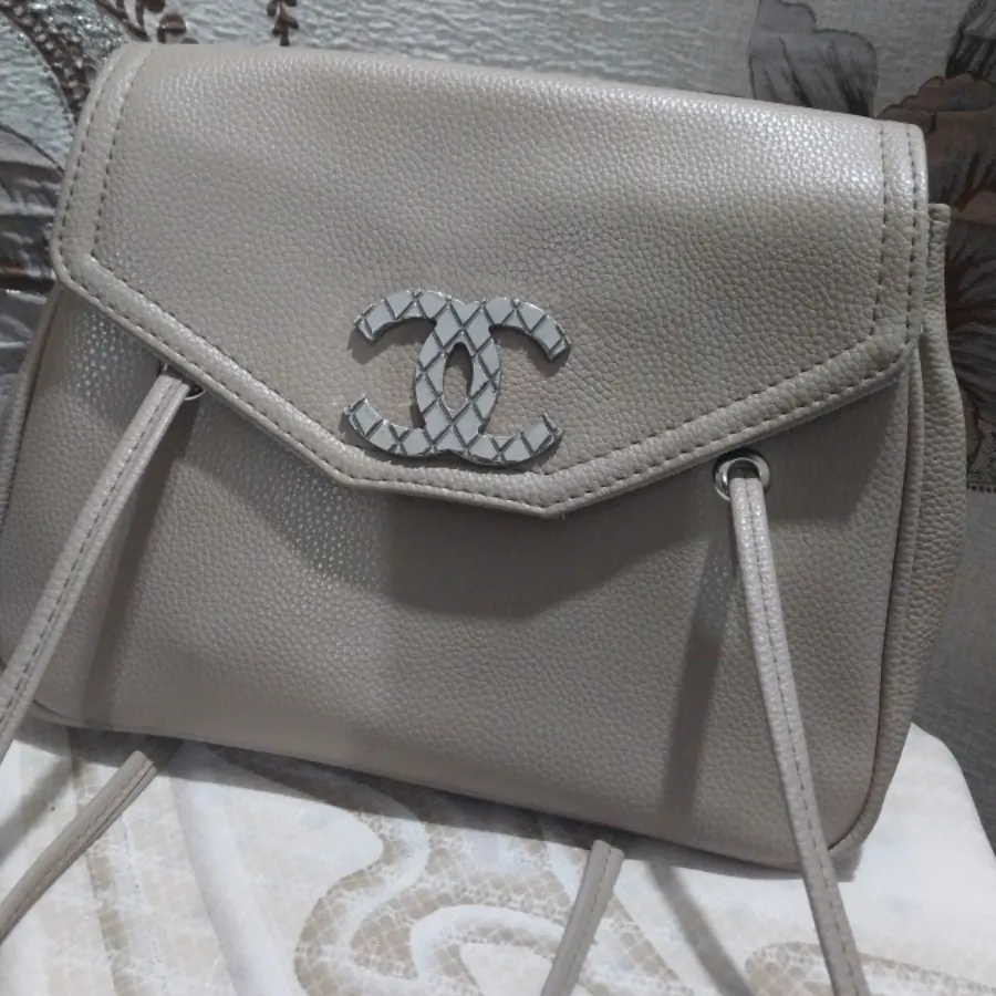 کیف رنگ‌کرم