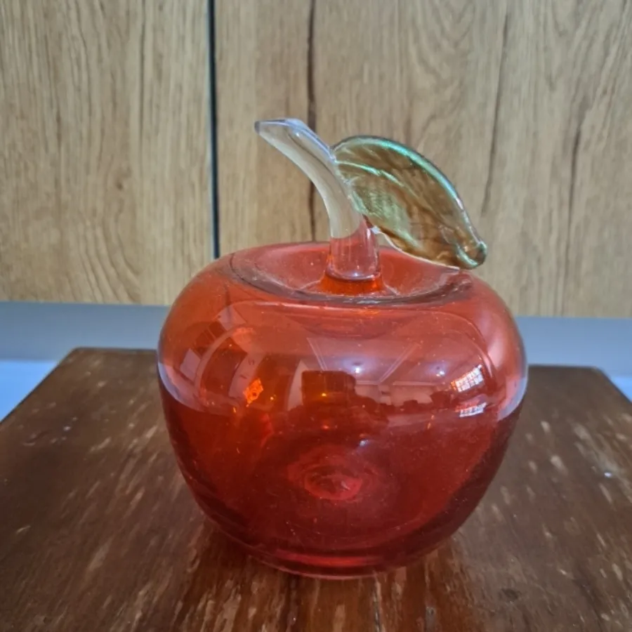 سیب شیشه ای