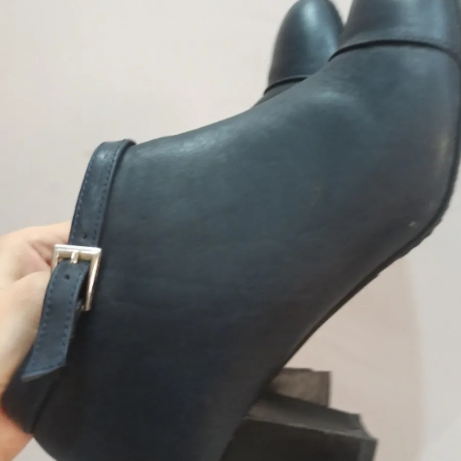 کفش چرم پاشنه دار