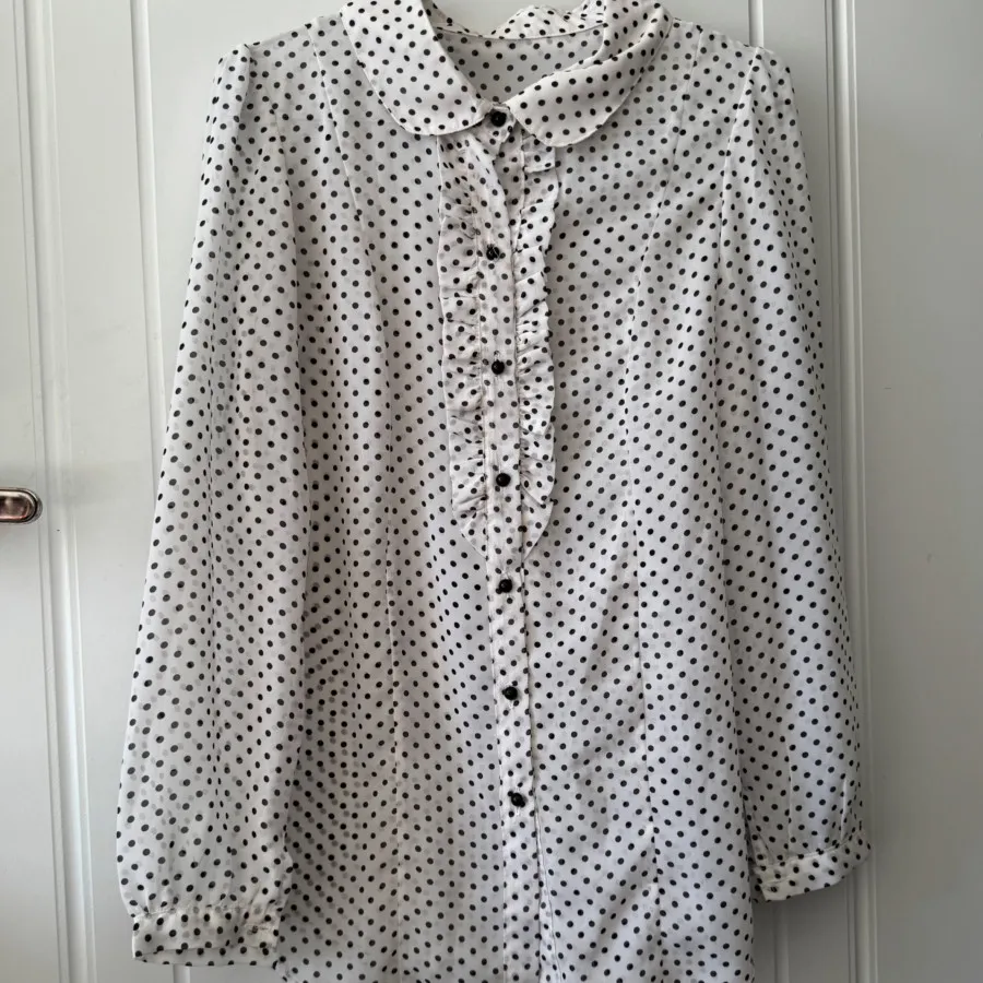 شومیز خالخالی