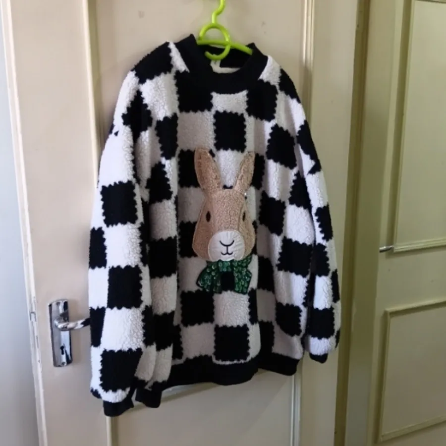 پلیور خارجی تو حوله اب