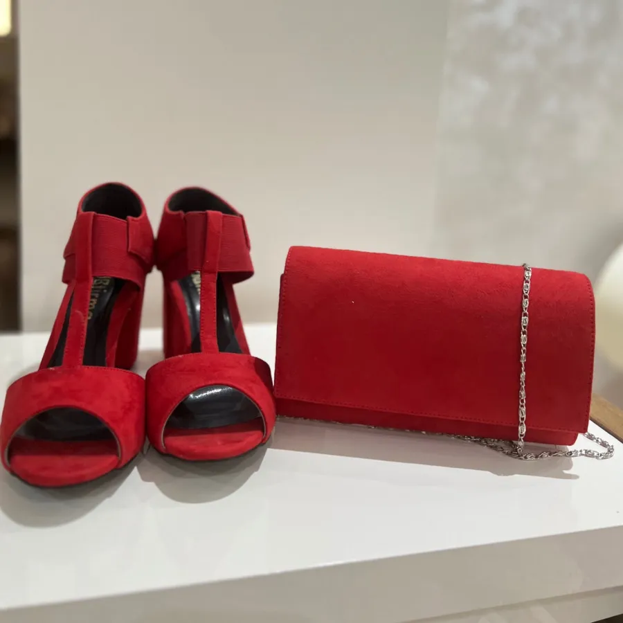 کیف و کفش قرمز
