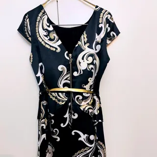 پیراهن تا سر زانو