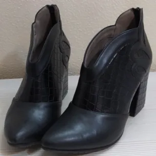 کفش ساق دار