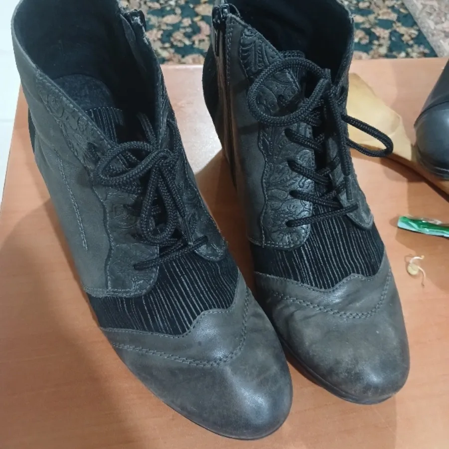 نیم بوت عالی در حد نو