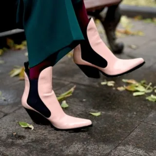 بوت صورتی zara