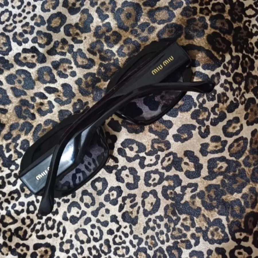 عینک میو میو