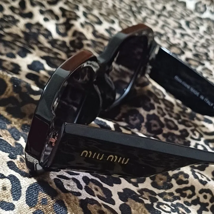 عینک میو میو