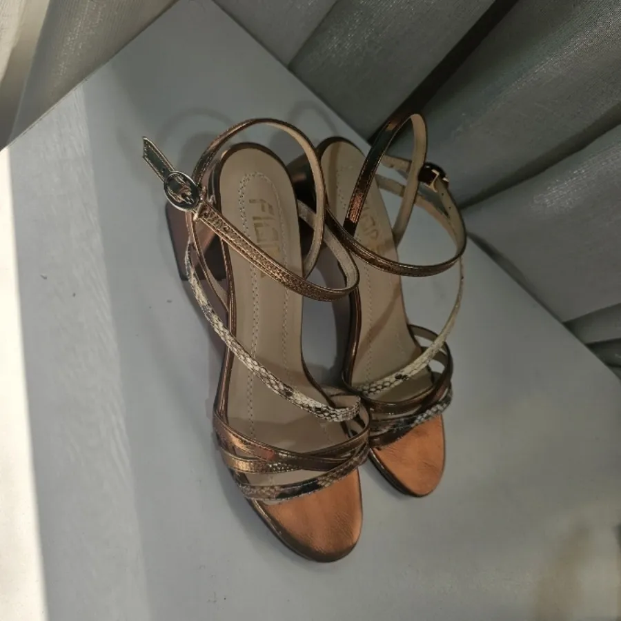 کفش پاشنه بلند