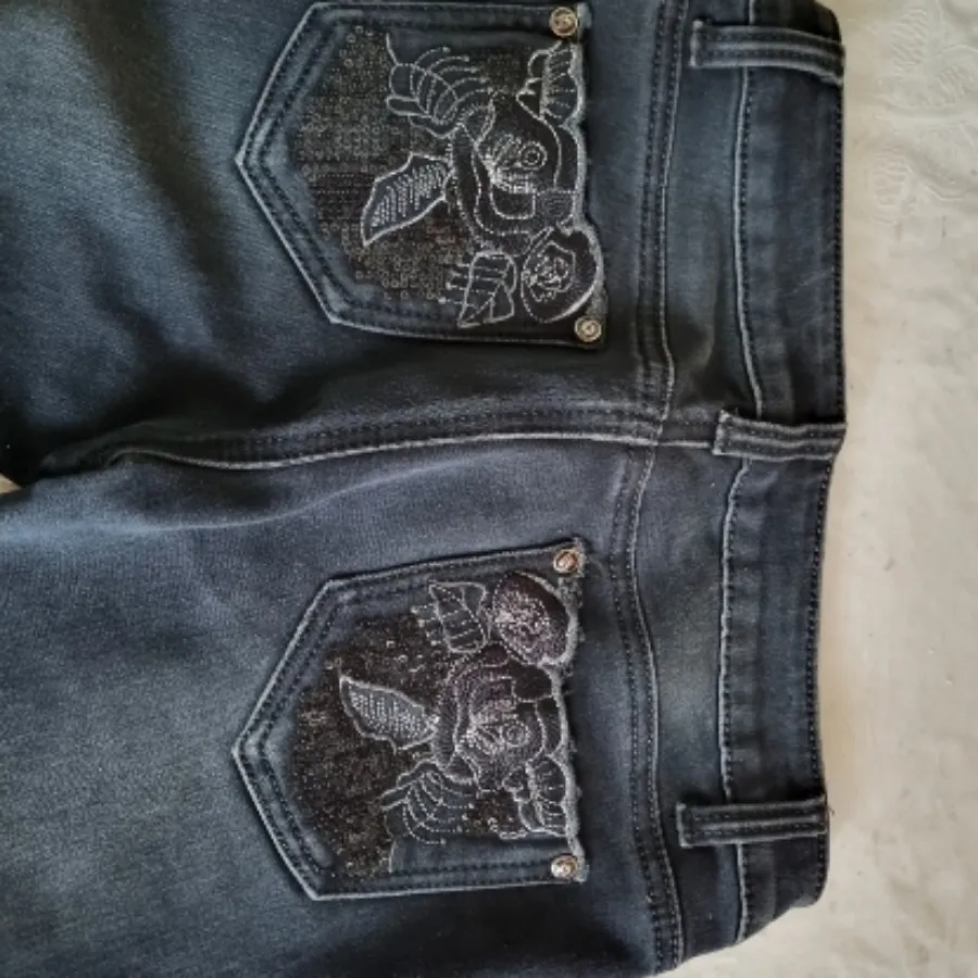 شلوار جین راسته گلدوزی شد