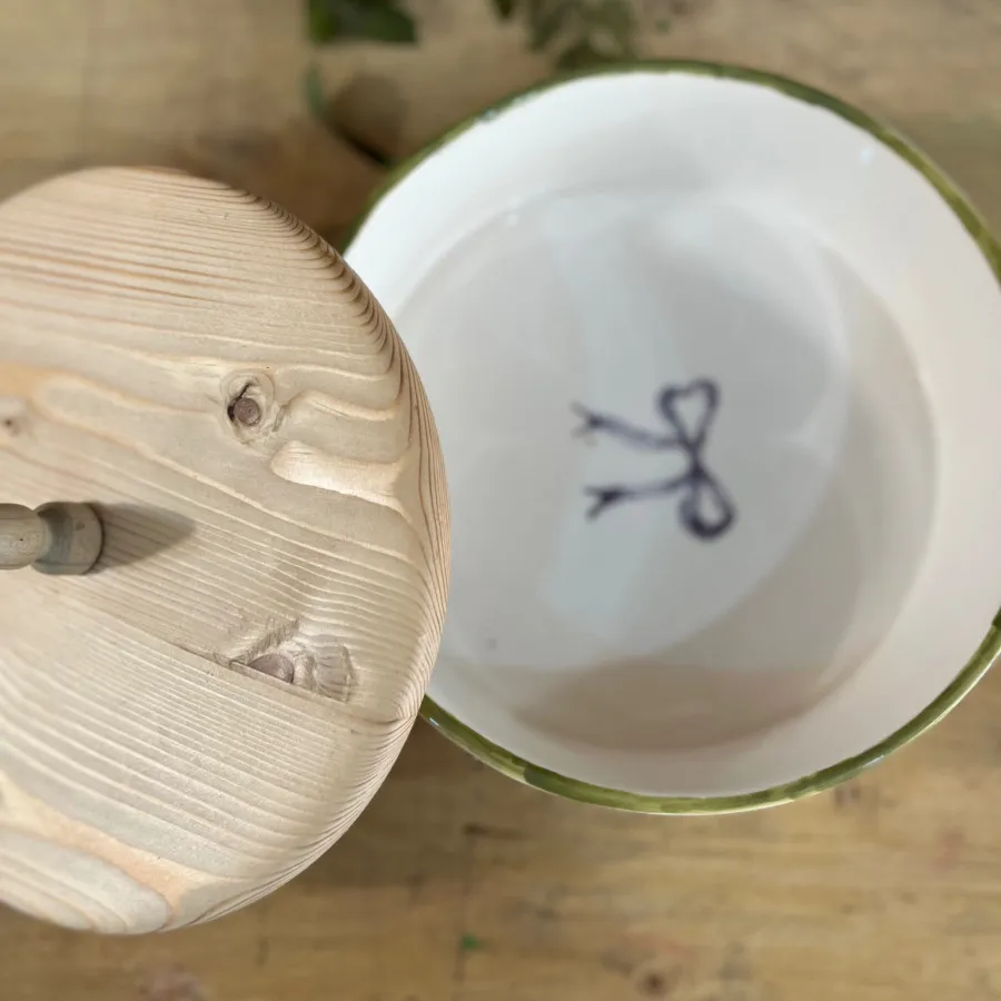 ظرف پذیرایی درب دار