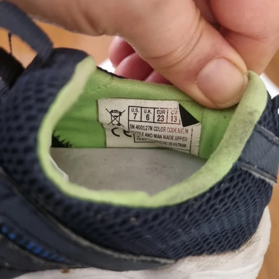 کفش اسکیچرز بچه گانه