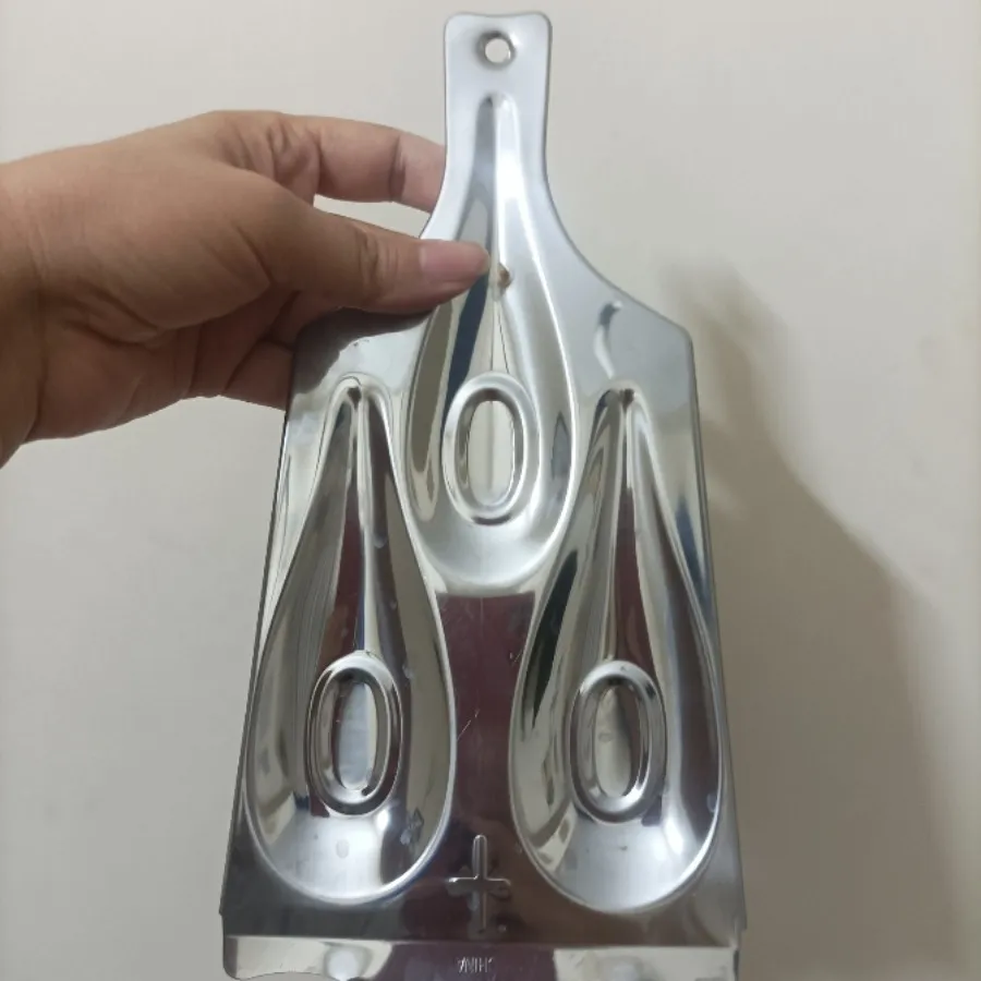 زیر قاشقی کنار گاز استیل