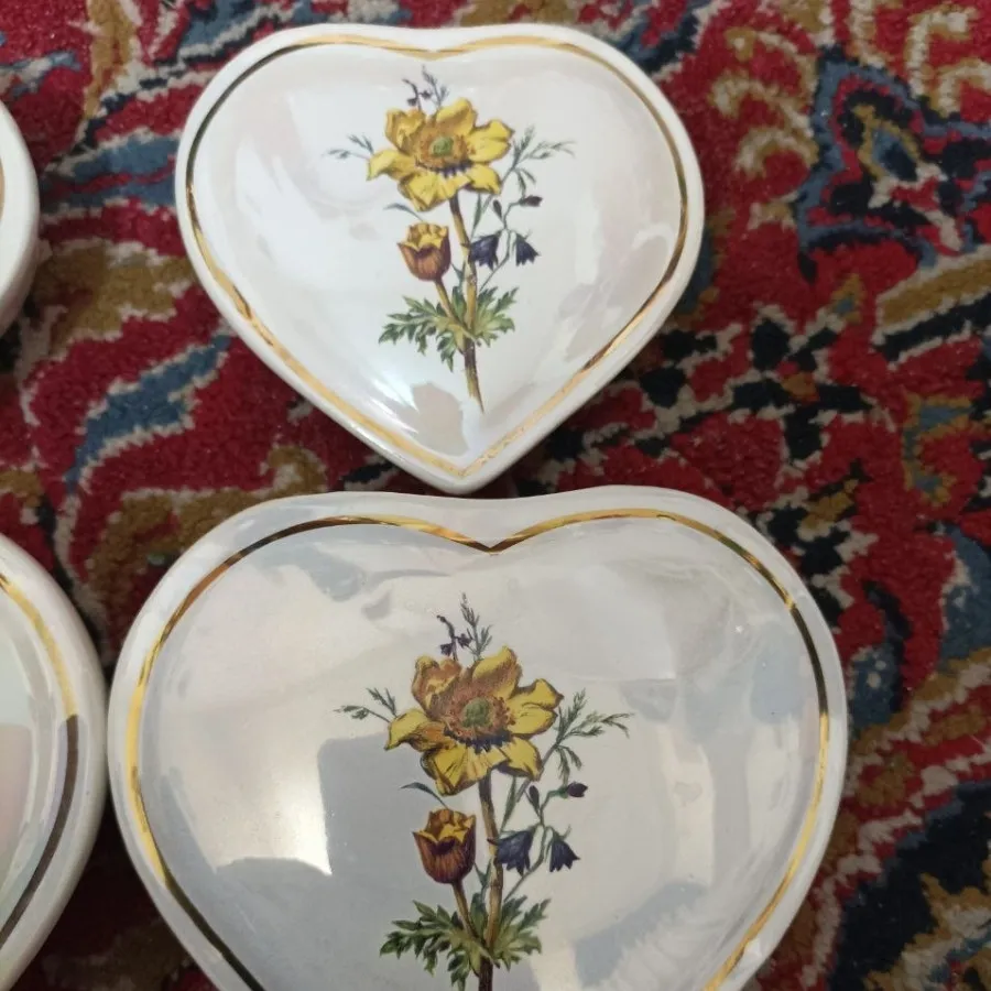 گلدان قلبی دیوارکوب قدیمی