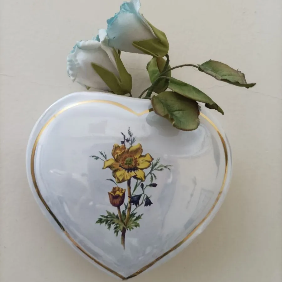 گلدان قلبی دیوارکوب قدیمی