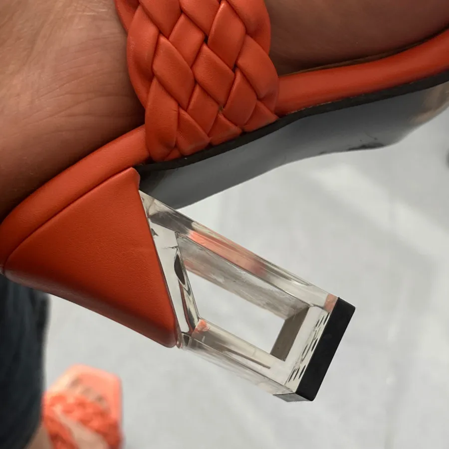 صندل پاشنه شیشه ای