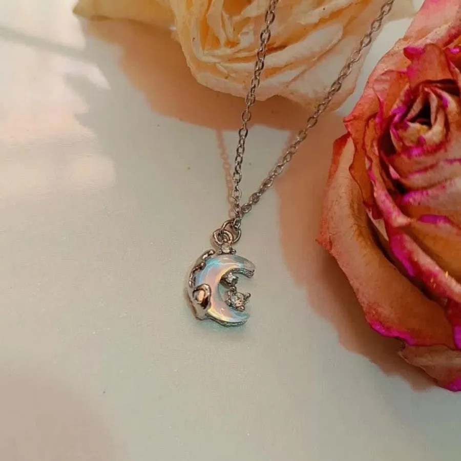 گردنبند پاپیون و ماه