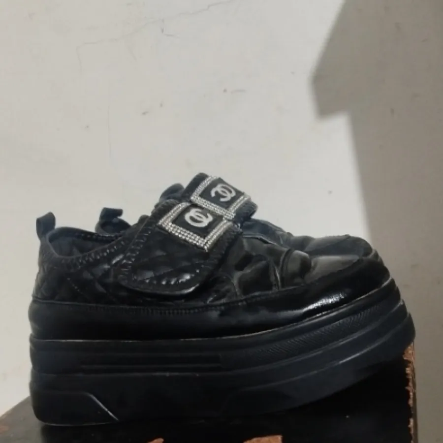 کتونی لژ دار