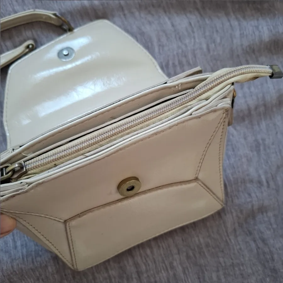 کیف دوشی کرمی ورنی